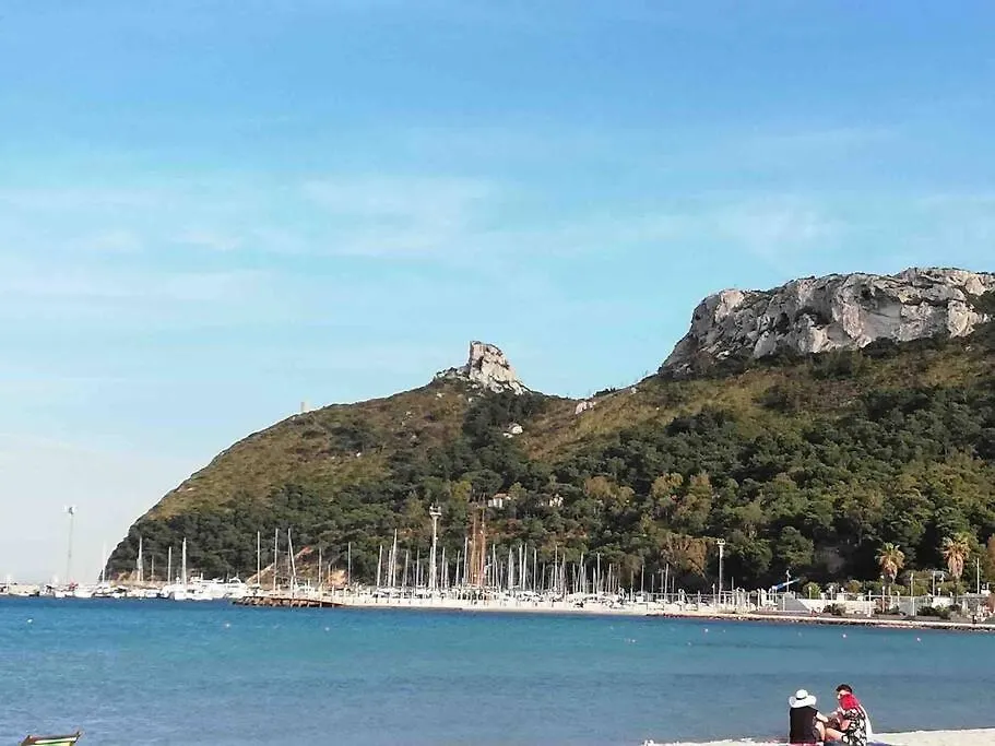 Pop In! Sunny 2Bdr Apt Cagliari Near The Beach 0*,  이탈리아
